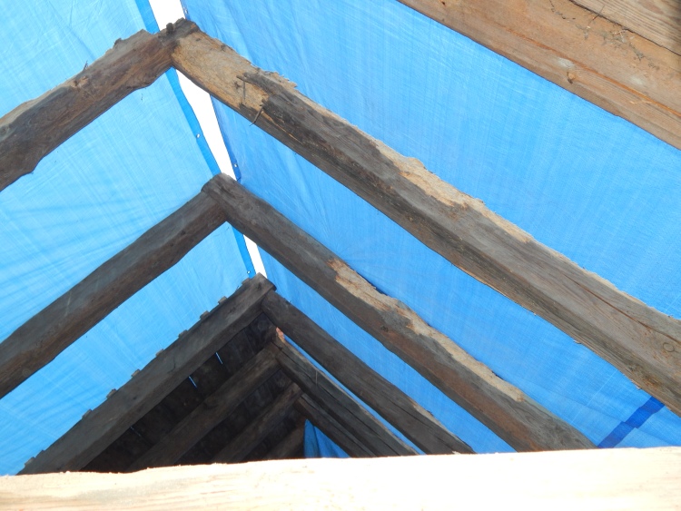 Oprava střechy kostela
